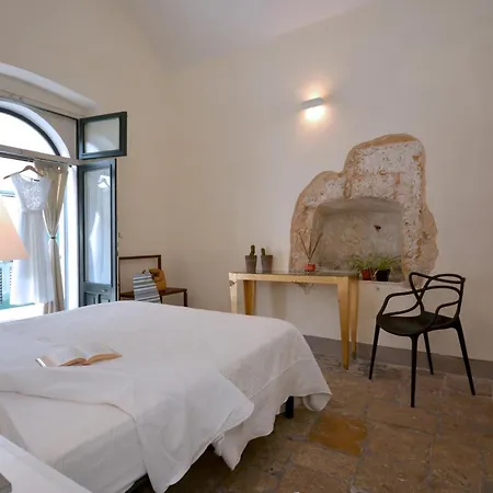 Palazzo Del Capitolo - By I Bastioni San Domenico Frühstückspension 3*