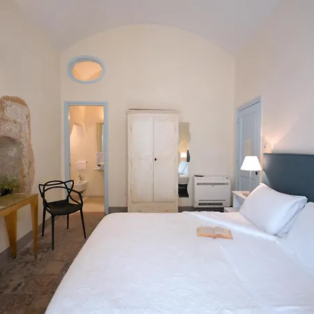 B&B Palazzo Del Capitolo - By I Bastioni San Domenico 갈리폴리