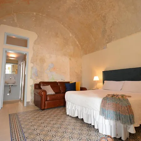 Palazzo Del Capitolo - By I Bastioni San Domenico Frühstückspension 3*