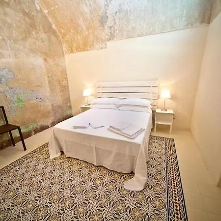 Bed & Breakfast Palazzo Del Capitolo - By I Bastioni San Domenico Gallipoli