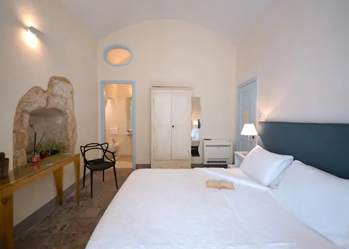 B&B Palazzo Del Capitolo - By I Bastioni San Domenico 갈리폴리