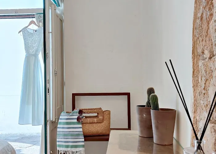 Palazzo Del Capitolo - By I Bastioni San Domenico B&B 갈리폴리